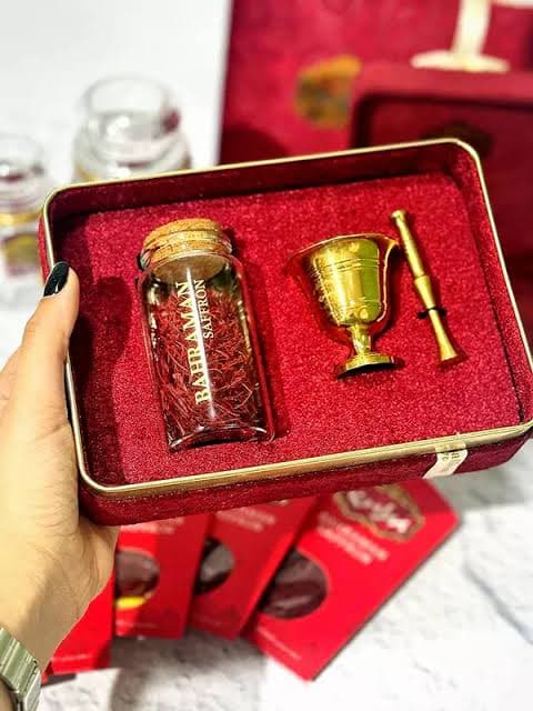 زعفران بهرامن کادویی با بسته بندی شیک و نفیس